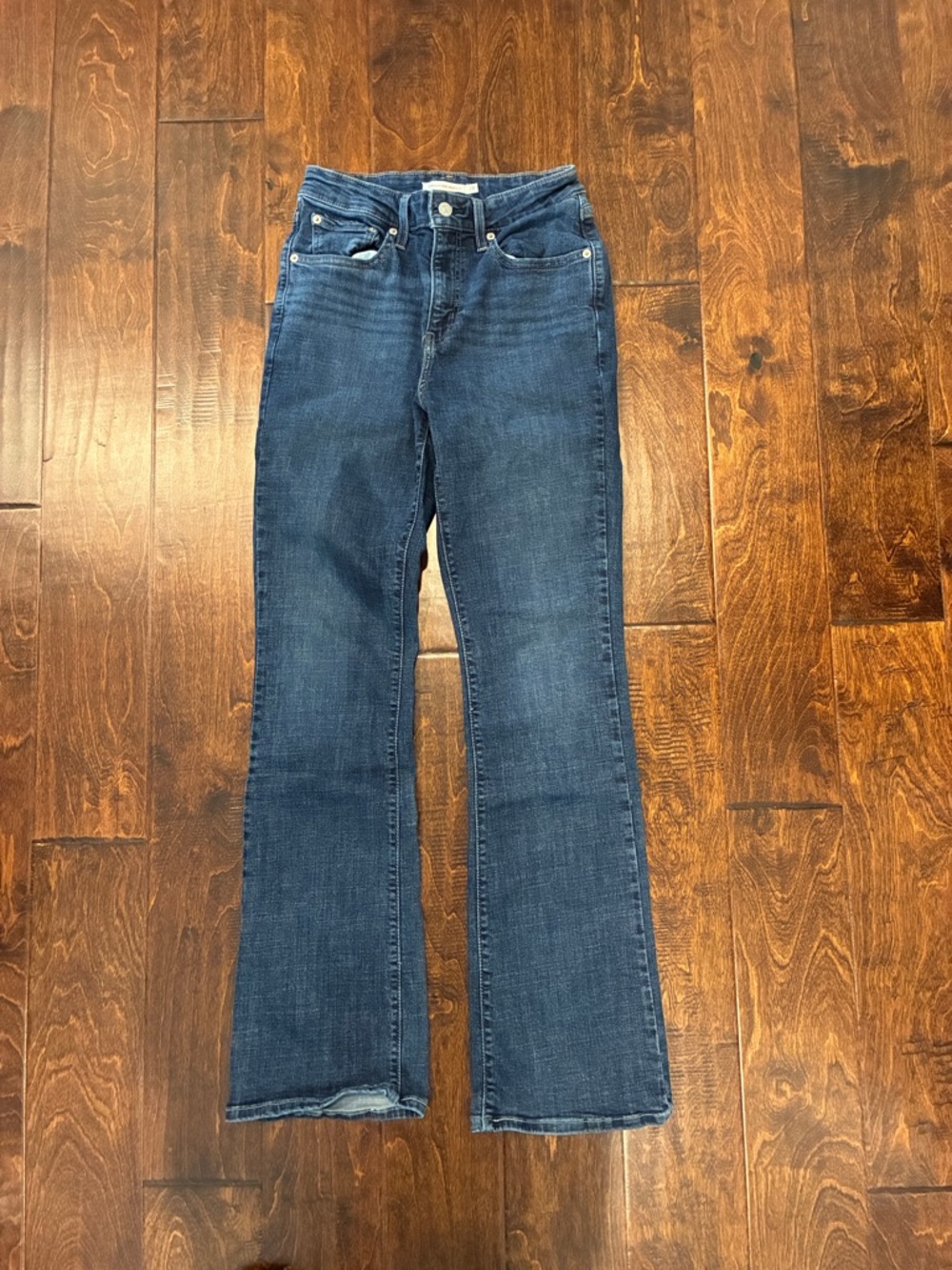 Levi’s 725 High Rise Bootcut Jeans 28
